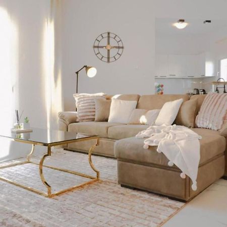 H&O Boulevard Breeze Apartment! Paphos Bagian luar foto