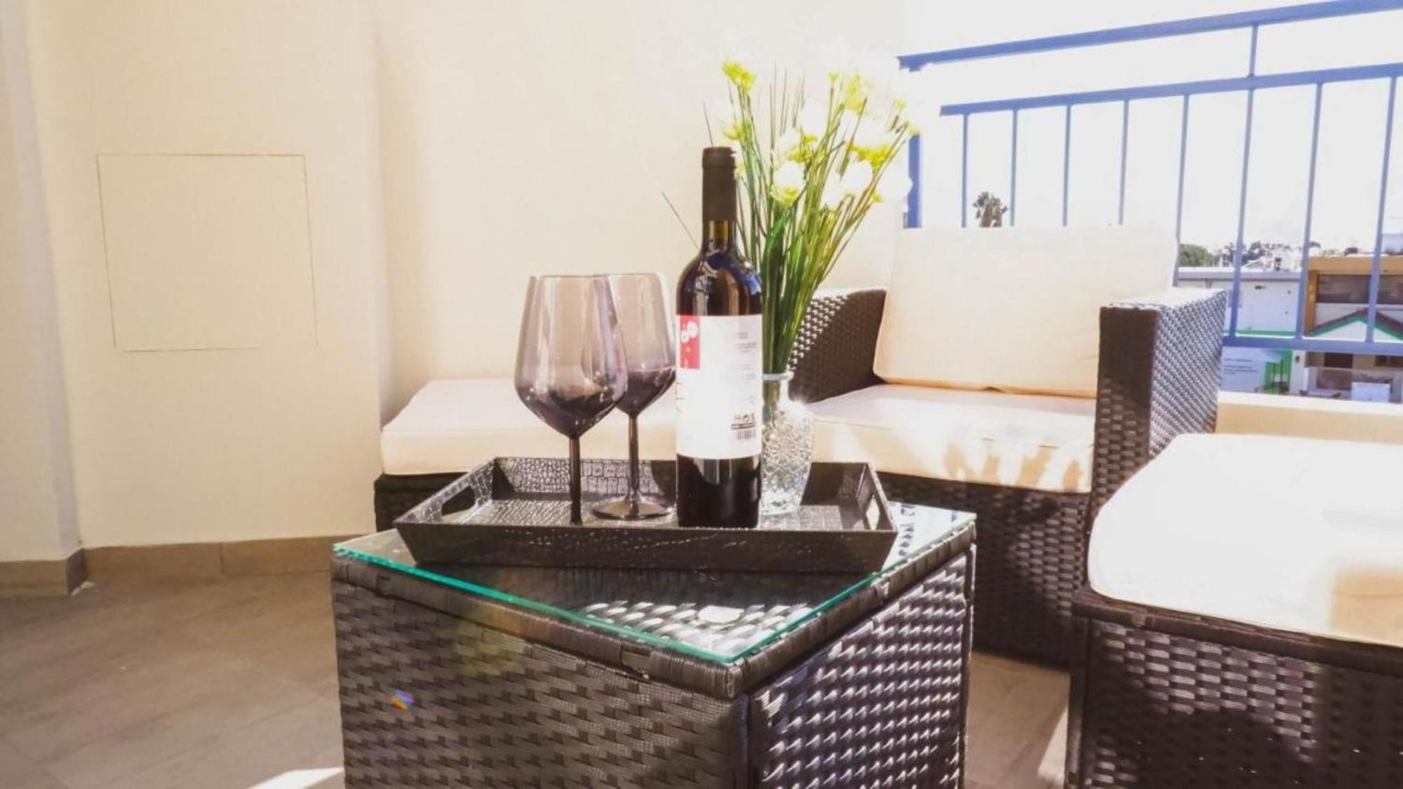 H&O Boulevard Breeze Apartment! Paphos Bagian luar foto