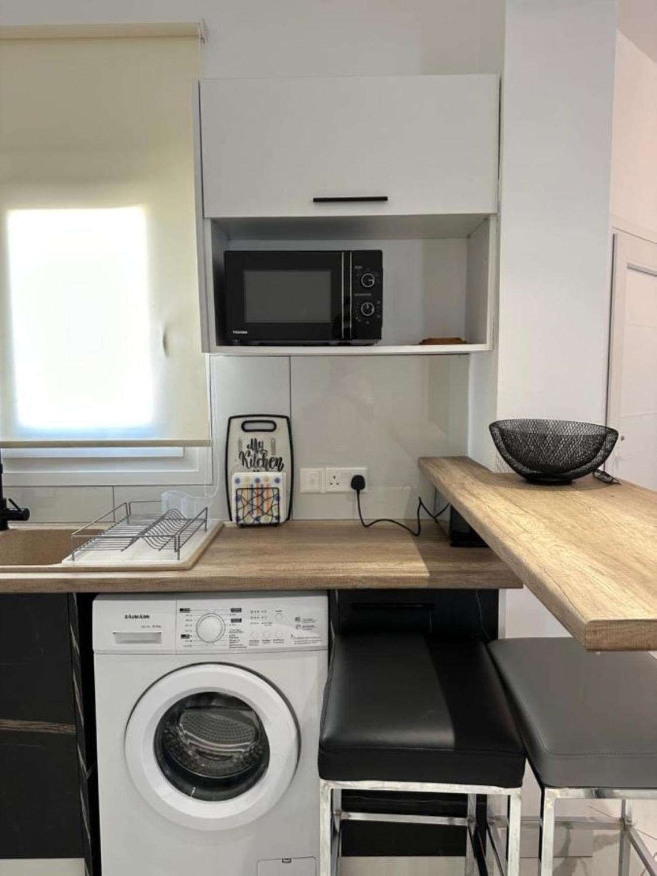 H&O Boulevard Breeze Apartment! Paphos Bagian luar foto