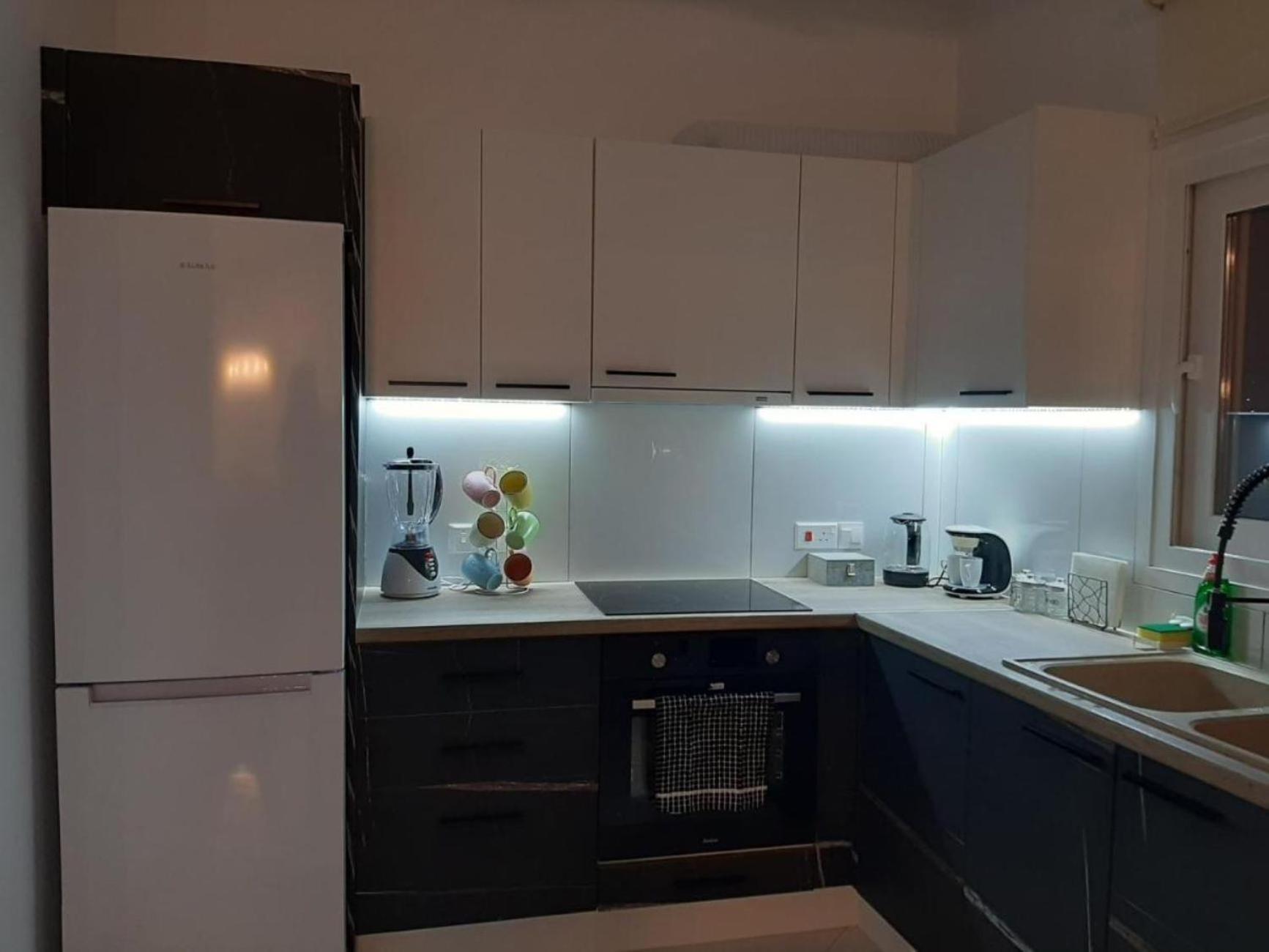 H&O Boulevard Breeze Apartment! Paphos Bagian luar foto