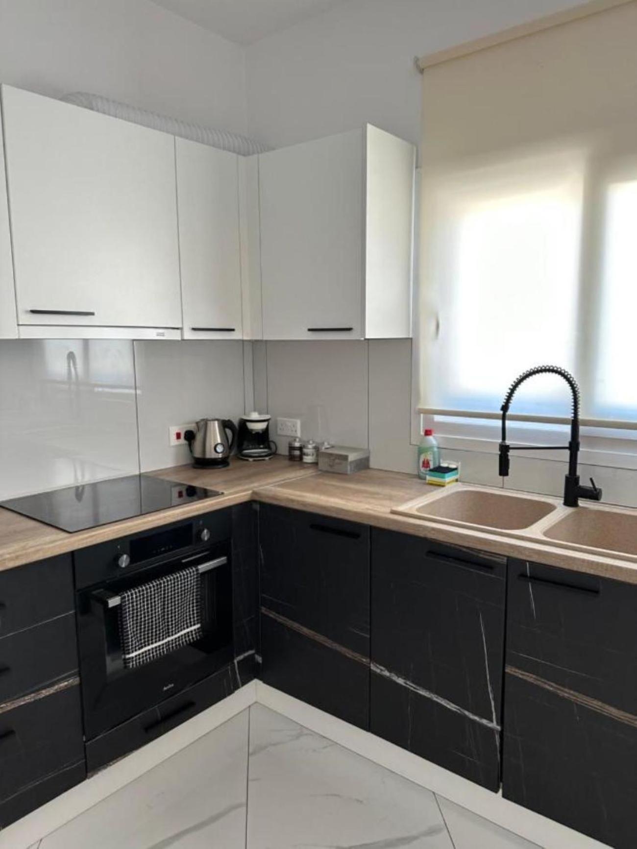 H&O Boulevard Breeze Apartment! Paphos Bagian luar foto