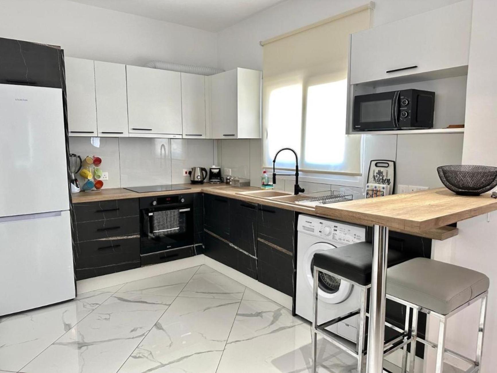 H&O Boulevard Breeze Apartment! Paphos Bagian luar foto