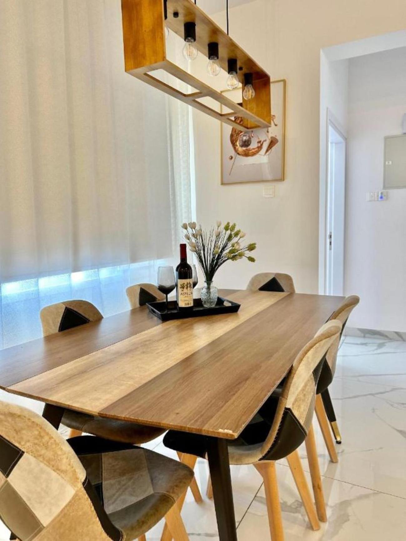 H&O Boulevard Breeze Apartment! Paphos Bagian luar foto