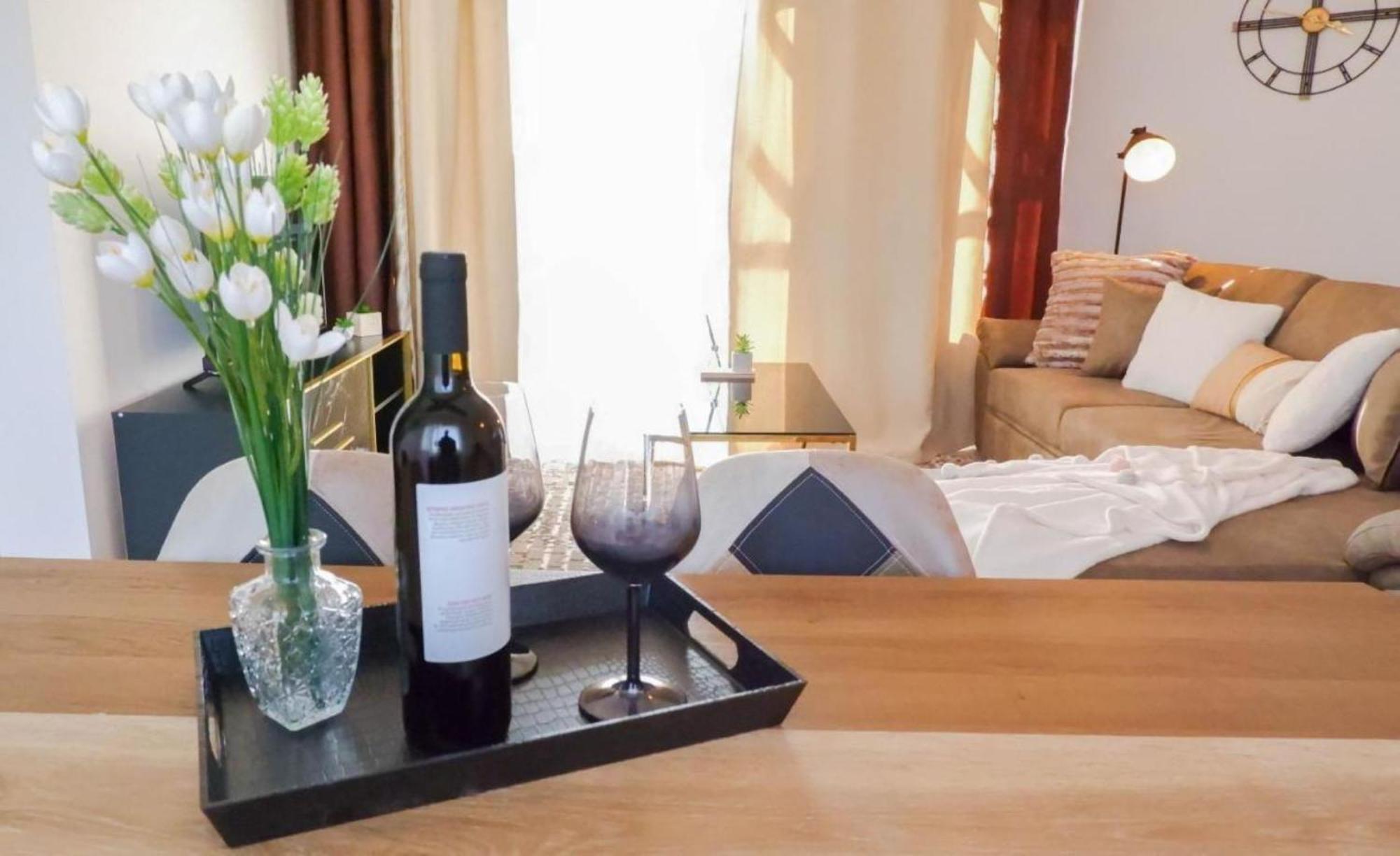 H&O Boulevard Breeze Apartment! Paphos Bagian luar foto