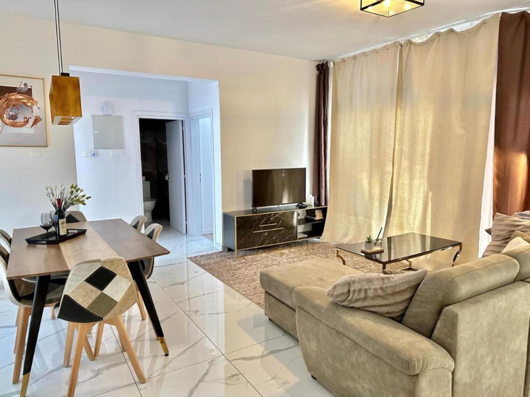H&O Boulevard Breeze Apartment! Paphos Bagian luar foto