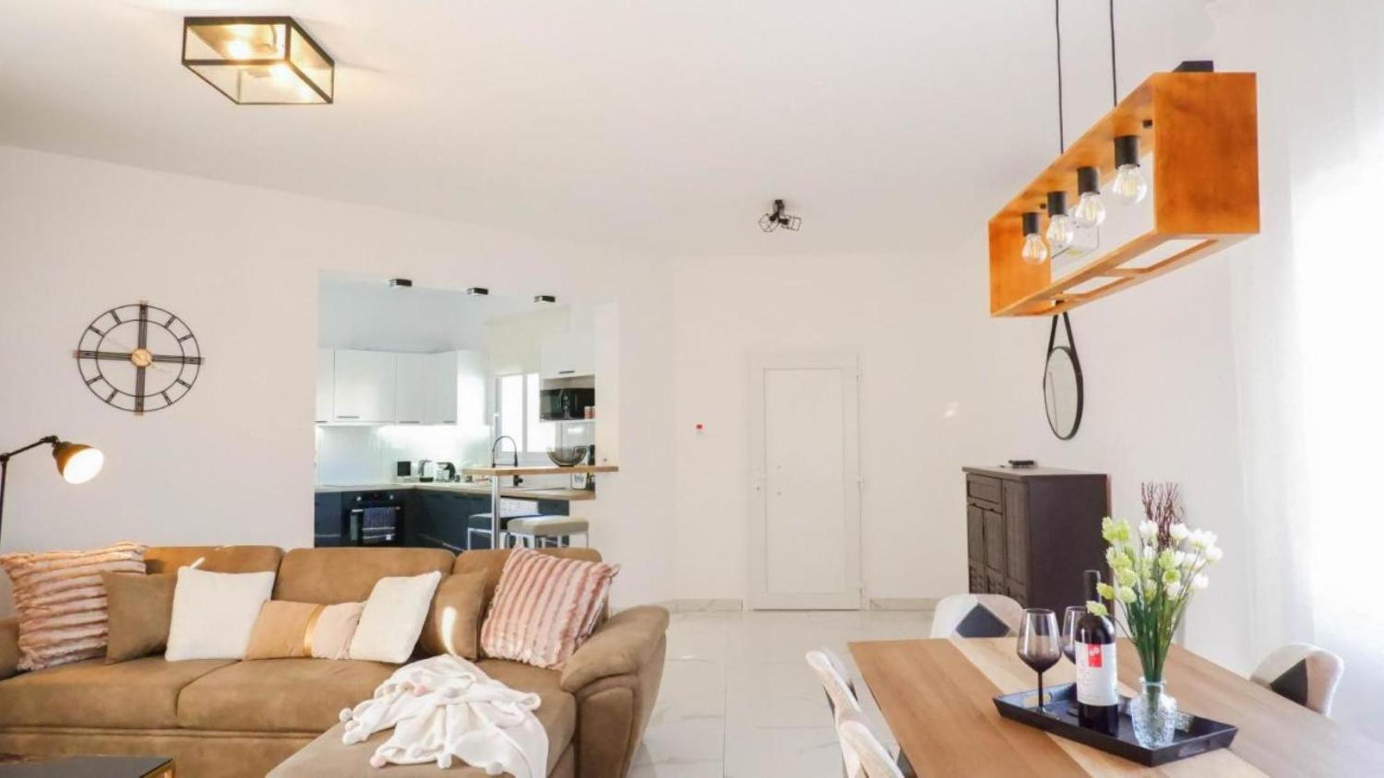 H&O Boulevard Breeze Apartment! Paphos Bagian luar foto